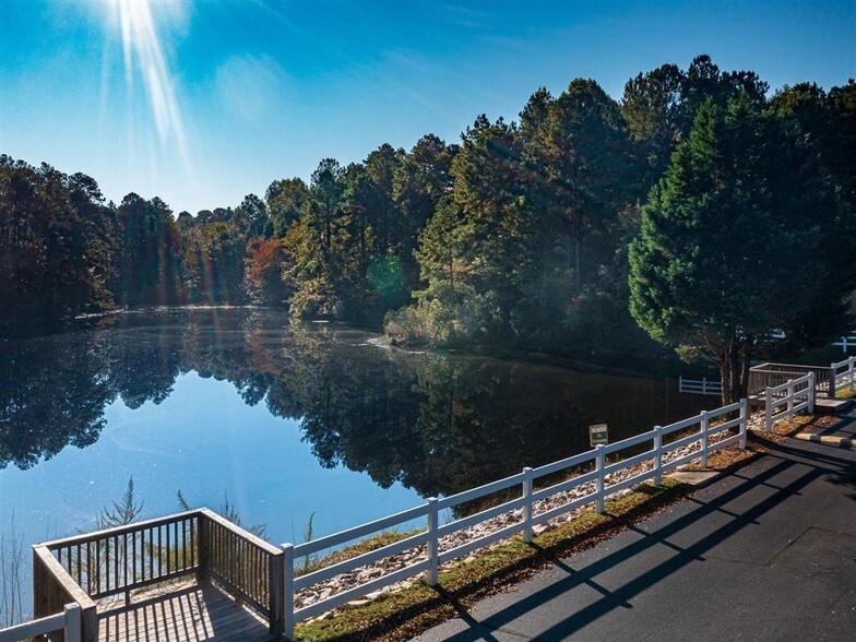 Building Photo - Lakehurst Apartments