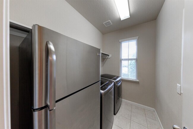 Building Photo - 23 Vesuvius Ln