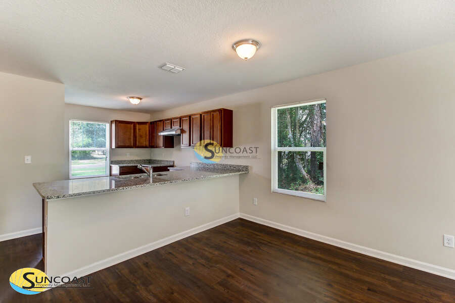 Building Photo - 9487 Thorn Glen Rd