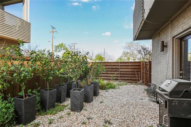 Building Photo - 1911 Summit Ave