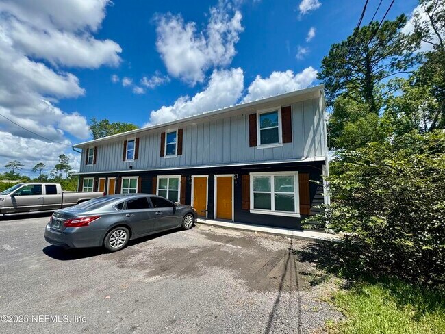 Building Photo - 707 Rainer Rd