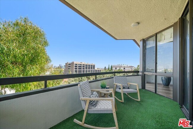Building Photo - 300 N Swall Dr
