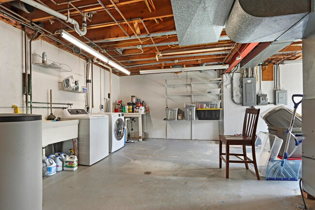 Building Photo - 6147 Taylor Ave