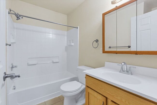 Building Photo - 1577 Chase St