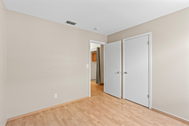 Building Photo - 8753 Redwood Grove Way