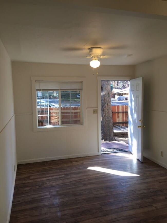 Building Photo - 1103 Sierra Blvd