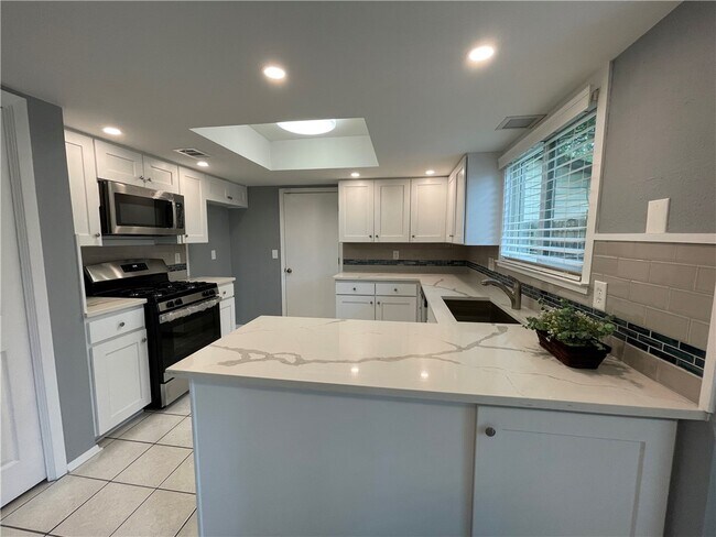 Building Photo - 7415 Shadywood Dr
