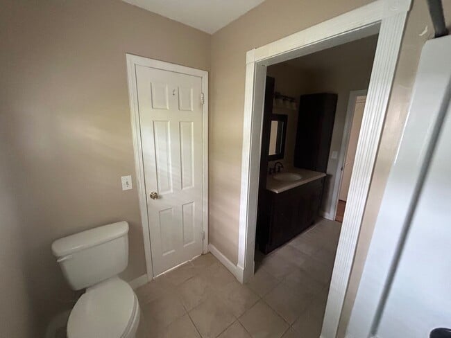 Building Photo - 7201 Mountainbrook Dr
