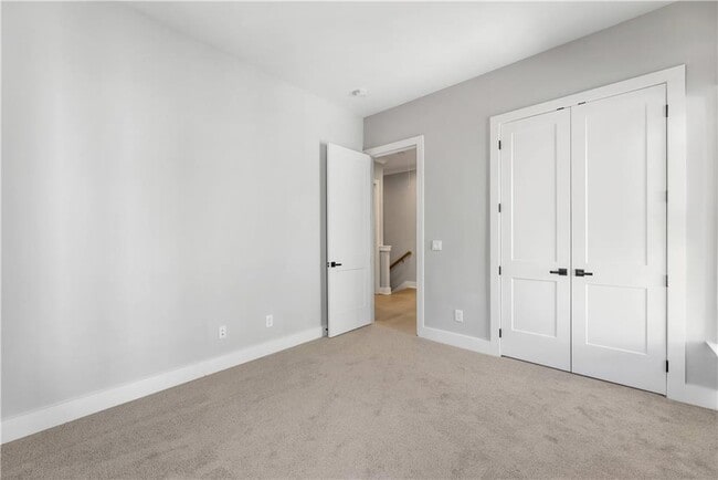 Building Photo - 2035 Parkside Ln
