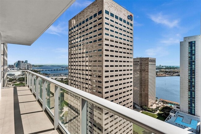 Building Photo - 300 S Biscayne Blvd