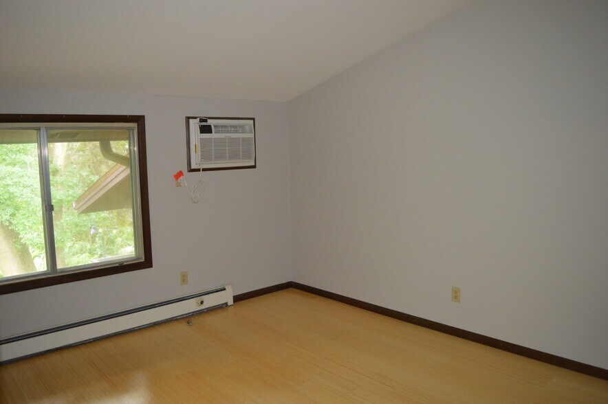 Building Photo - 6245 Charing Cross Ln