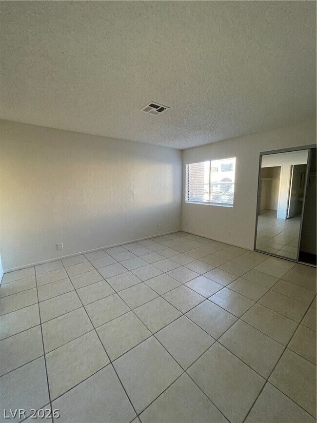 Building Photo - 3151 N Soaring Gulls Dr