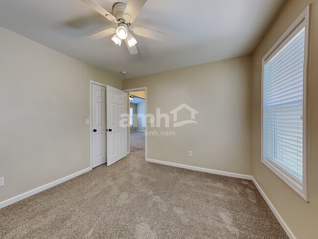 Building Photo - 152 Town Park Dr