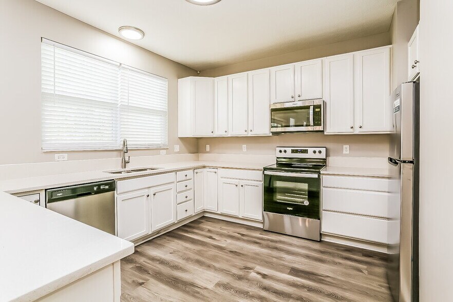 Building Photo - 6960 Shady Rock Ln