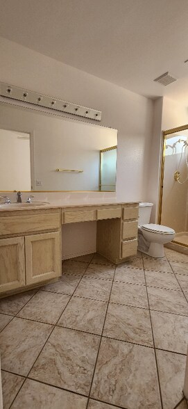 Building Photo - 2549 Lotus Hill Dr