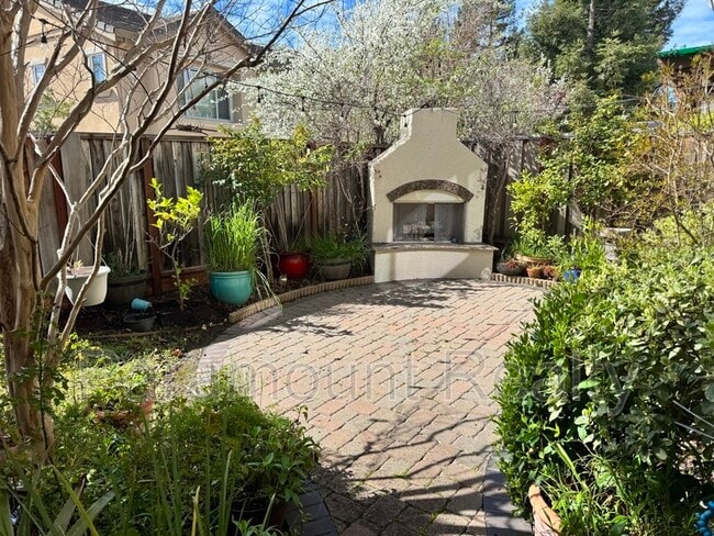 Building Photo - 5608 N Dublin Ranch Dr