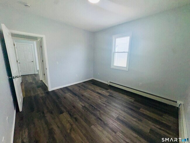 Building Photo - 898 Hancock Ave