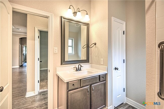 Building Photo - 1814 Rustic Manor Dr