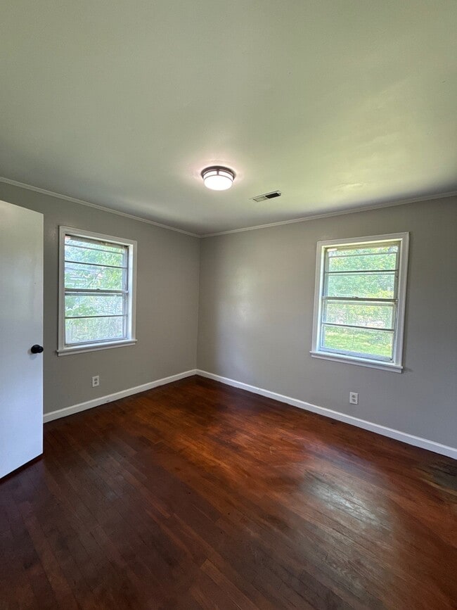 Building Photo - 306 Poplar St