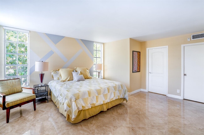 Building Photo - 2681 S Course Dr