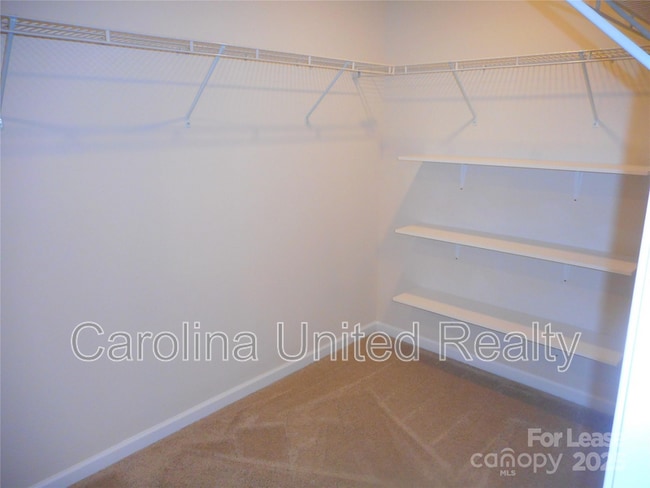 Building Photo - 3058 Eastcott Ave