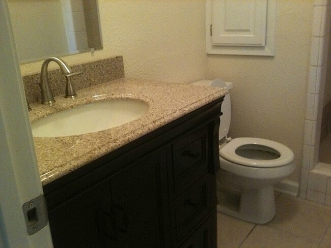 Building Photo - Central 3BR Home