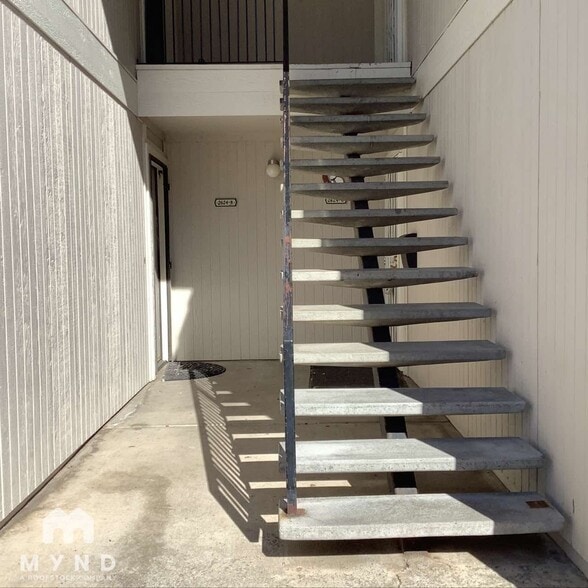 Building Photo - 2624 Sunny Slope Dr