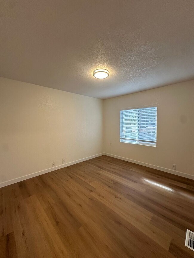 Building Photo - Completely Remodeled Home on 1 Acre in DRW