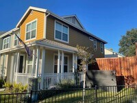 Building Photo - 904 Prospect Ave