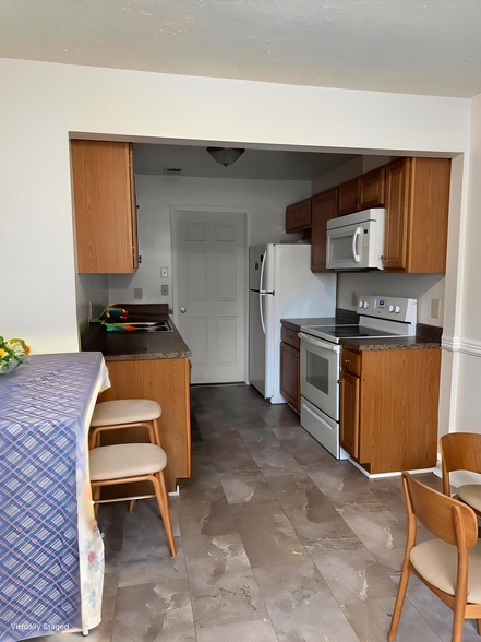 Building Photo - 3646 Sylvan Ct