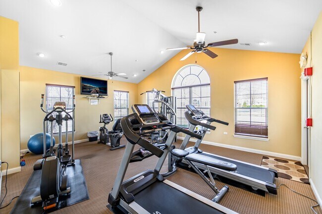 Building Photo - 16519 S Fox Run Cir