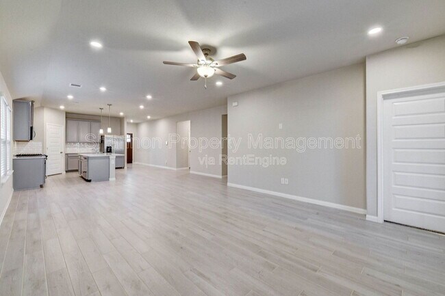 Building Photo - 12902 Royal Ann Wy