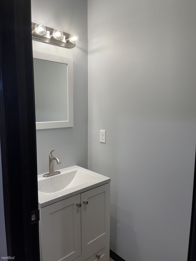 Building Photo - 4 br, 2.5 bath Townhome - Ringbaum Townhomes