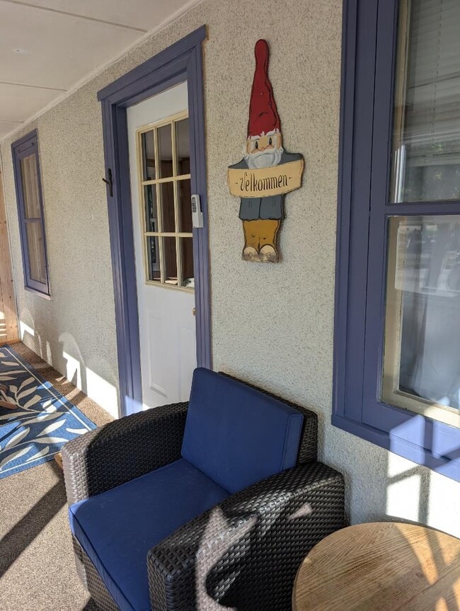 Building Photo - 772 Hillview Ave