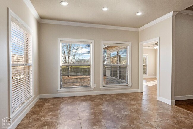 Building Photo - 4801 Lochmoor Cir