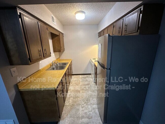 Building Photo - 812 E Walnut St