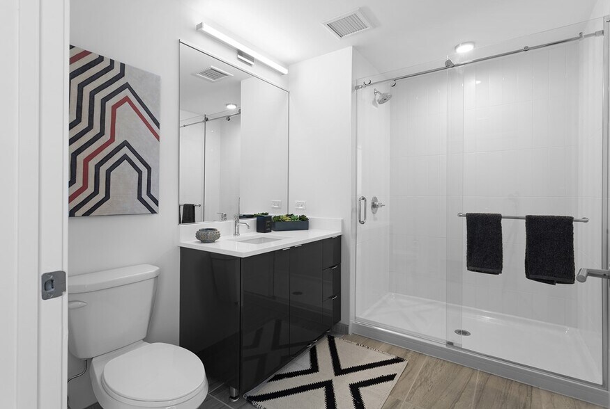 Building Photo - 3900 N Broadway St