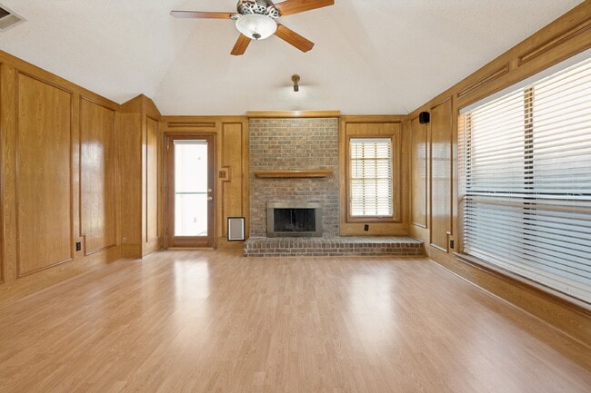 Building Photo - Charming 2BD Home in Far North Dallas