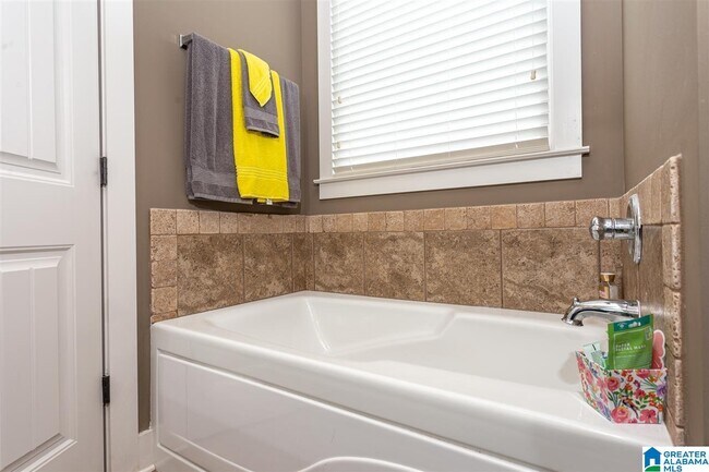 Building Photo - 5067 Skylar Way