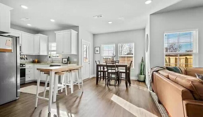Building Photo - Come live in this brand new duplex in the heart of NWA