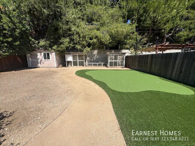 Building Photo - 5844 Vesper Ave