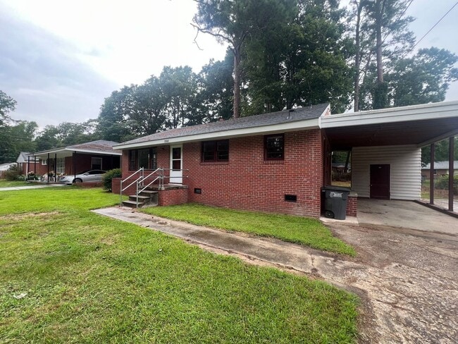 Building Photo - 3 Bedroom Brick House in Meadowbrook