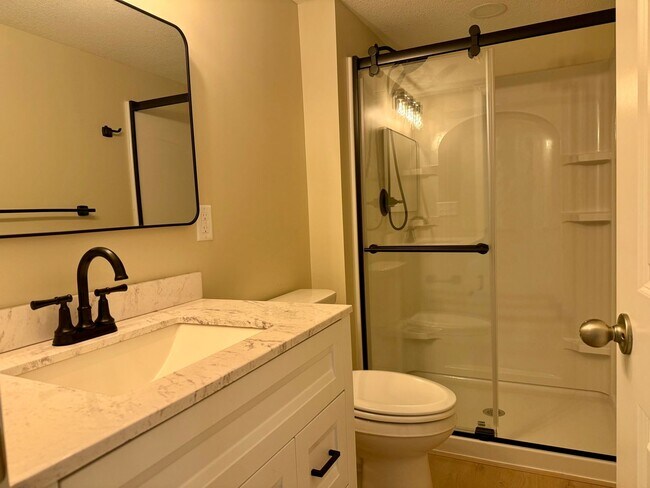 Building Photo - Comfort & Space Await in This Stunning 4BR Dayton Home