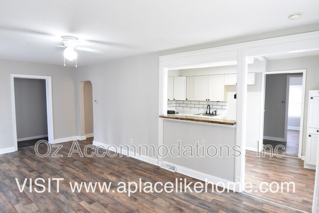 Building Photo - 5555 Farrow Ave