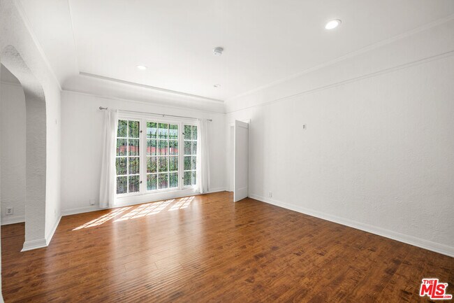 Building Photo - 125 S Orange Dr