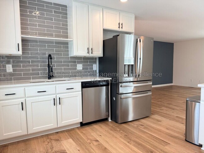 Building Photo - 108 Hassell Ct