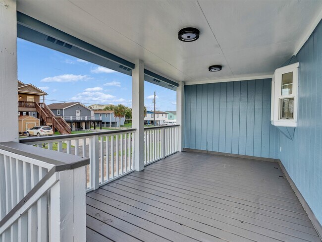 Building Photo - 7016 Delesandri Dr