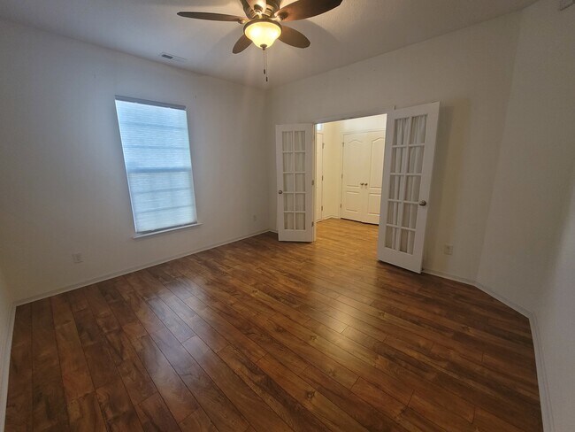 Building Photo - 4969 Almandine Ave