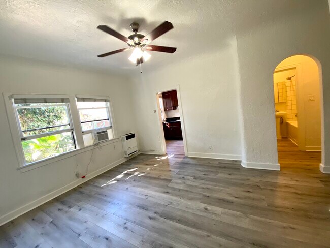 Building Photo - 206 S Coronado St