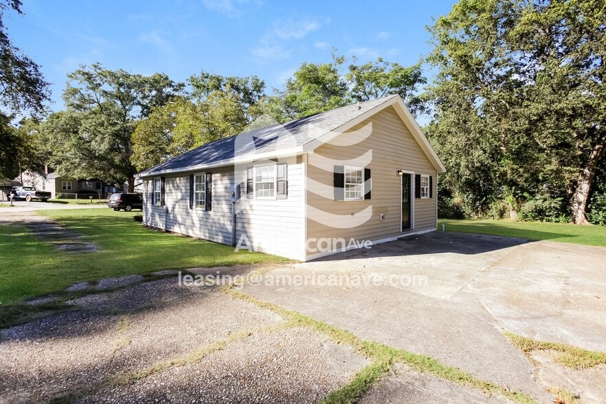 Building Photo - 1508 Hilton St